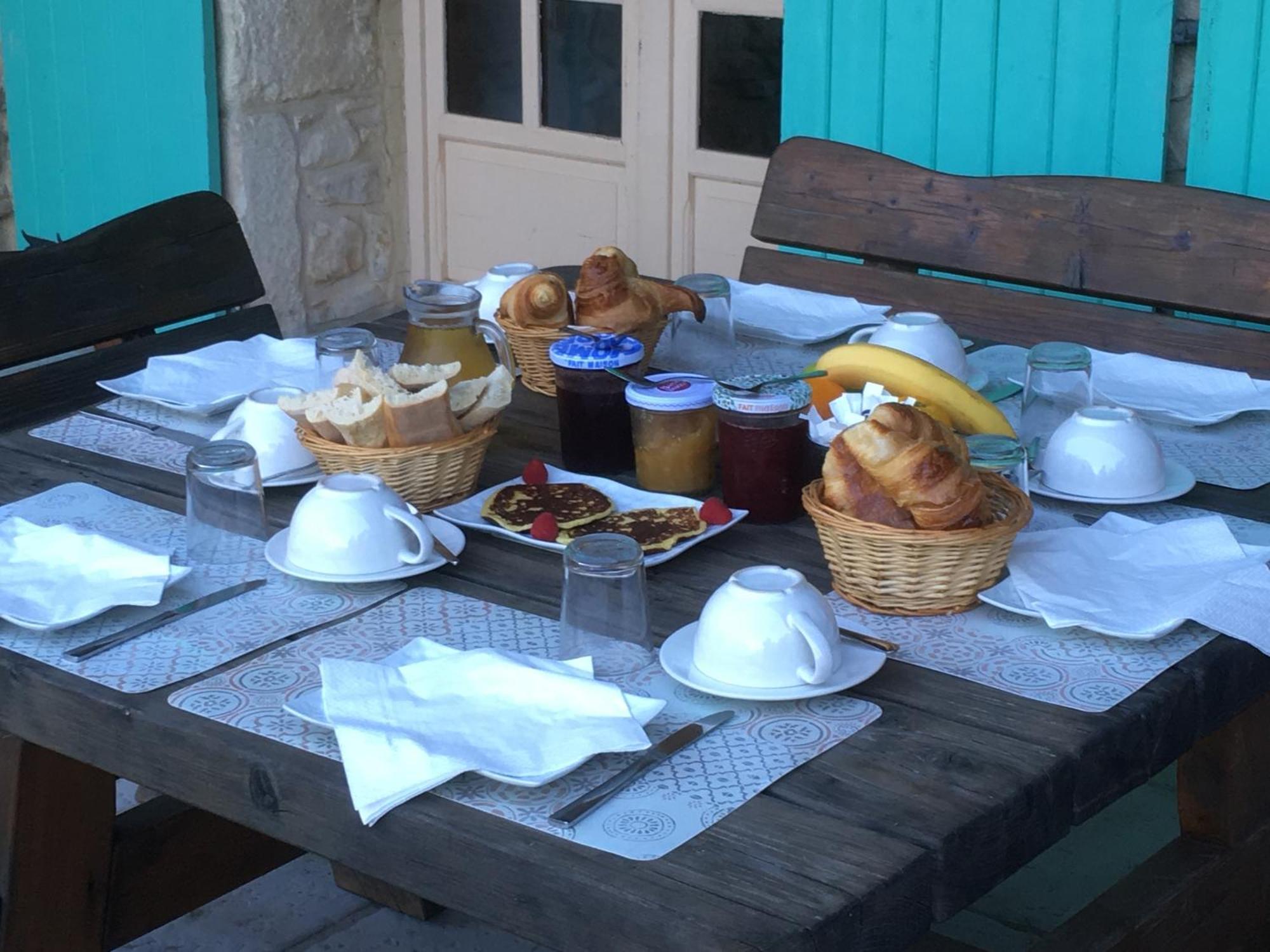 Mas De La Pinede Ex-Les Arbousiers Bed & Breakfast Bollène Eksteriør bilde